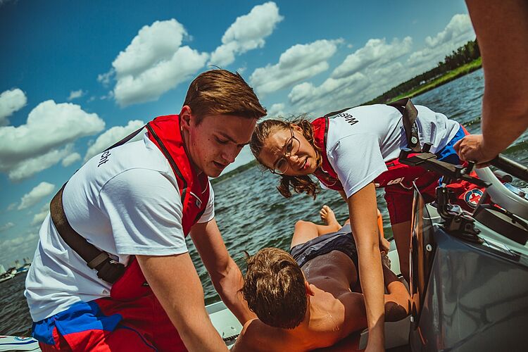 DRK Muelheim Erste Hilfe Rettung Ertrinkender