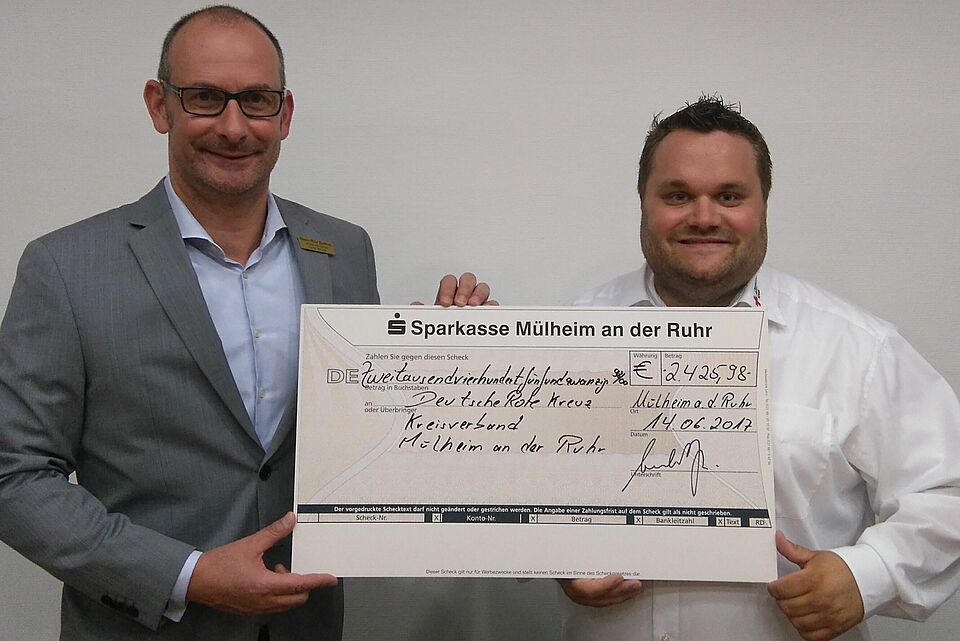 DRK Mülheim Scheckübergabe DRK Mülheim Scheckübergabe
